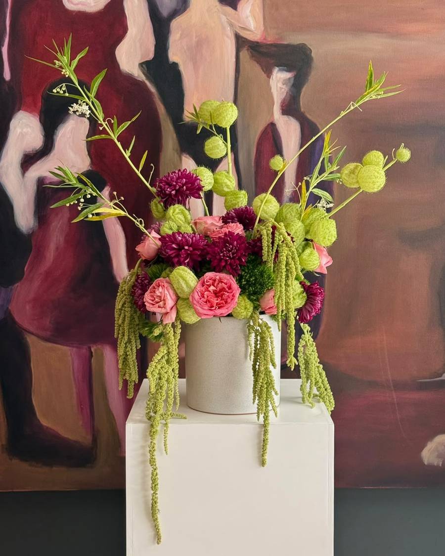 Arreglo en tonos magenta y verde
